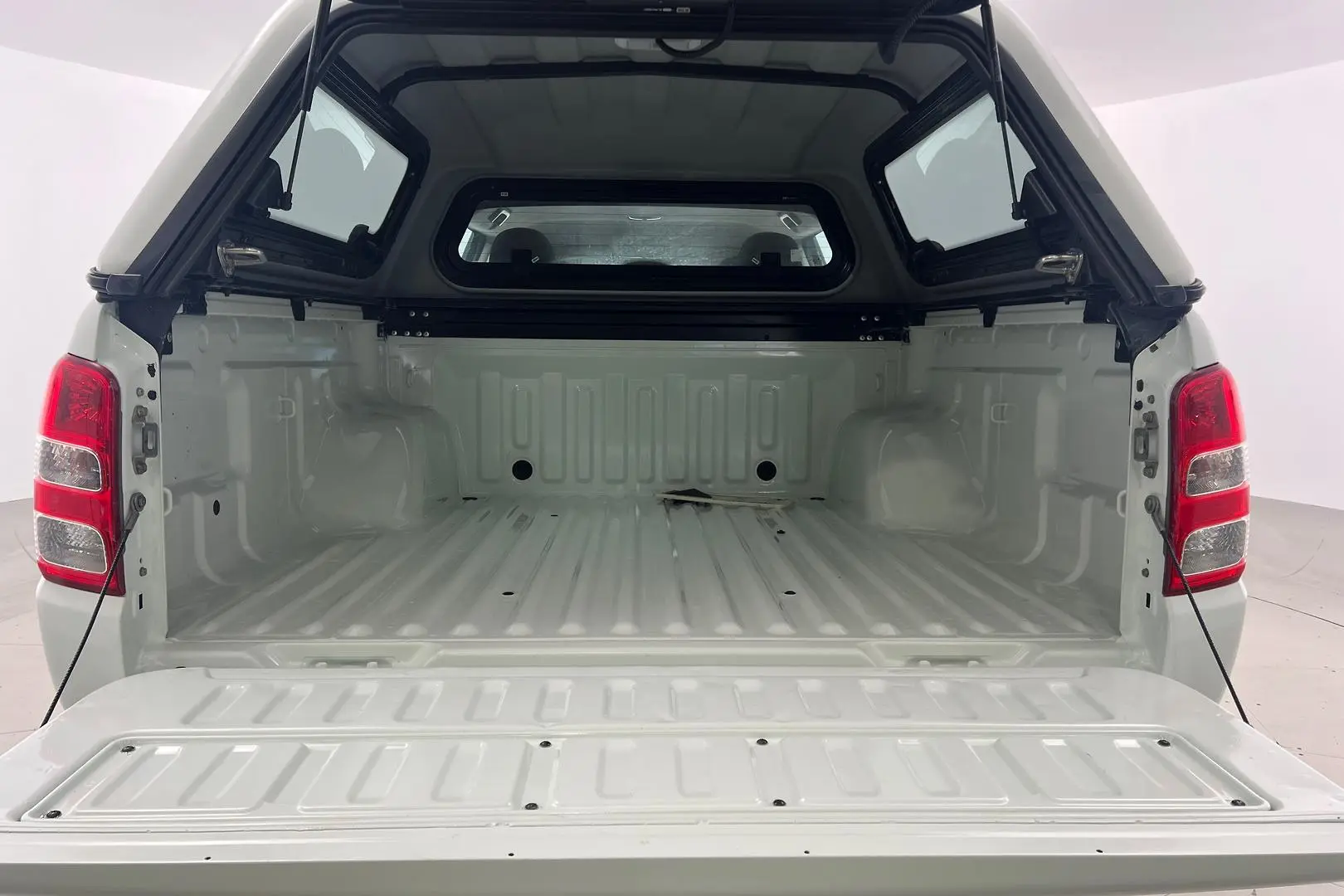 2017 Mitsubishi Triton Gallery Image 9