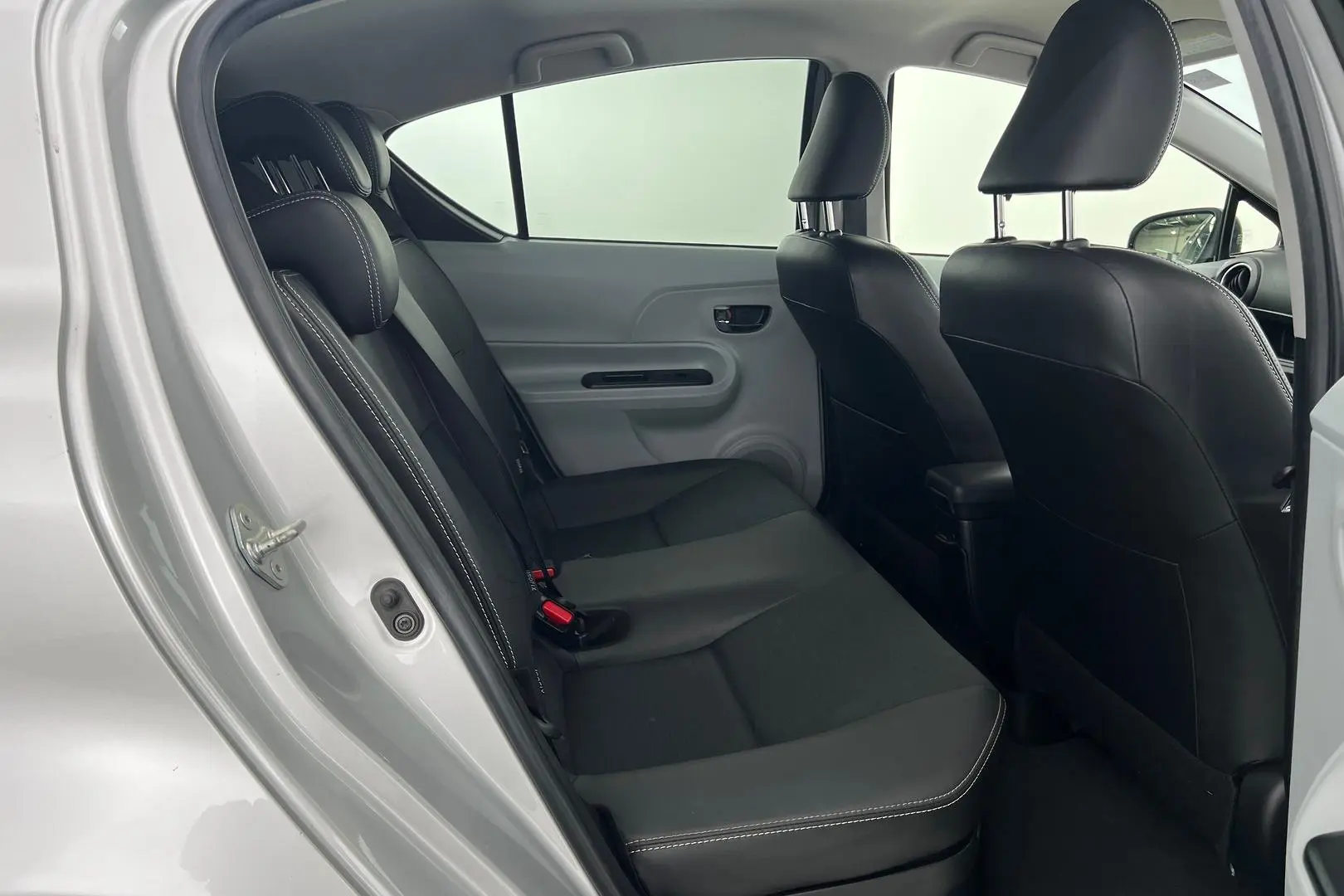 2013 Toyota Prius C Gallery Image 15