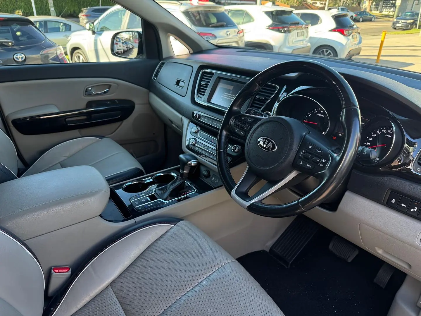 2018 Kia Carnival Gallery Image 11