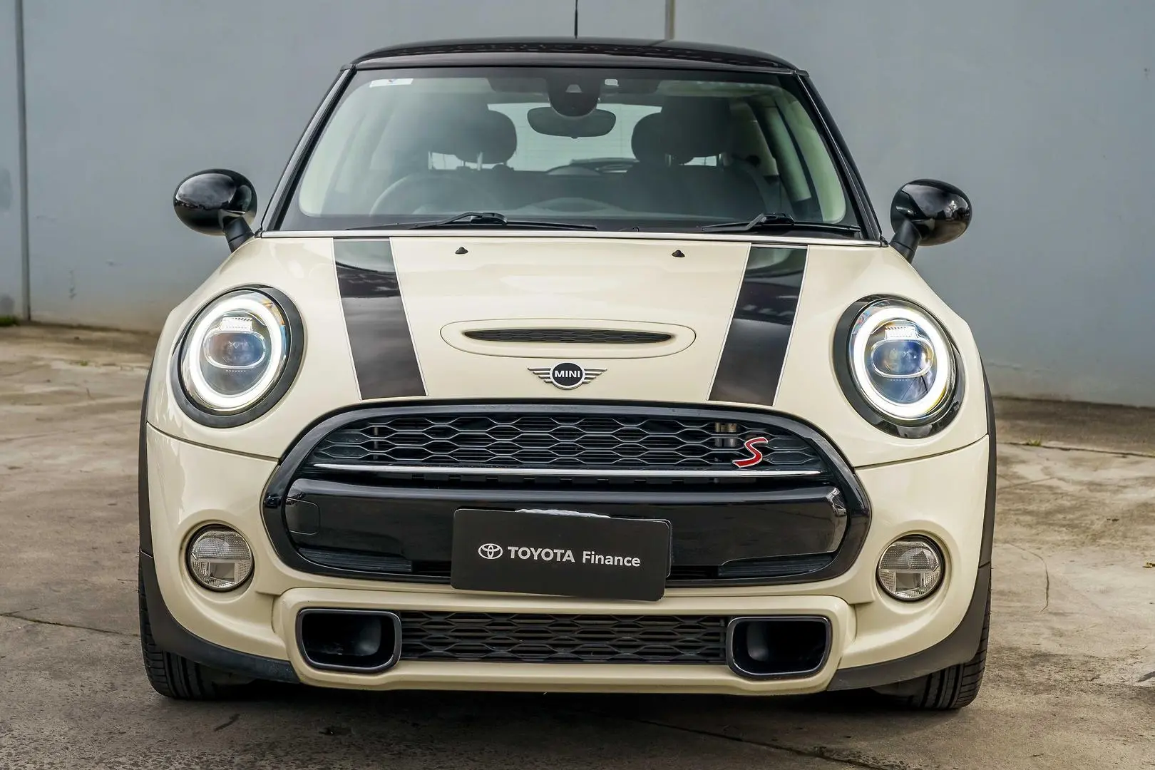2019 MINI Hatch Gallery Image 3
