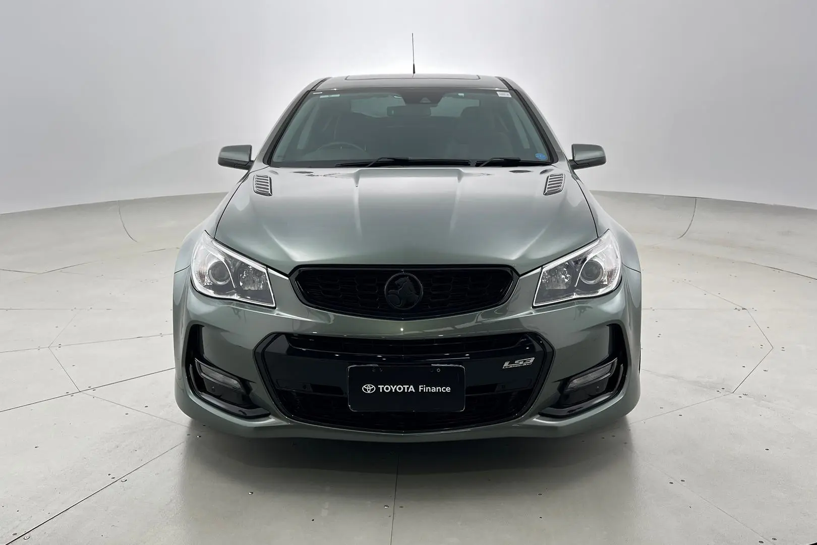 2016 Holden Commodore Gallery Image 10