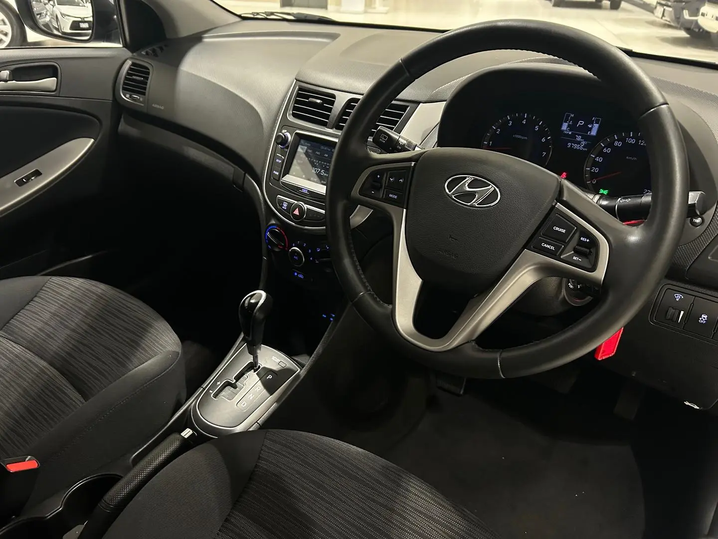 2017 Hyundai Accent Gallery Image 11