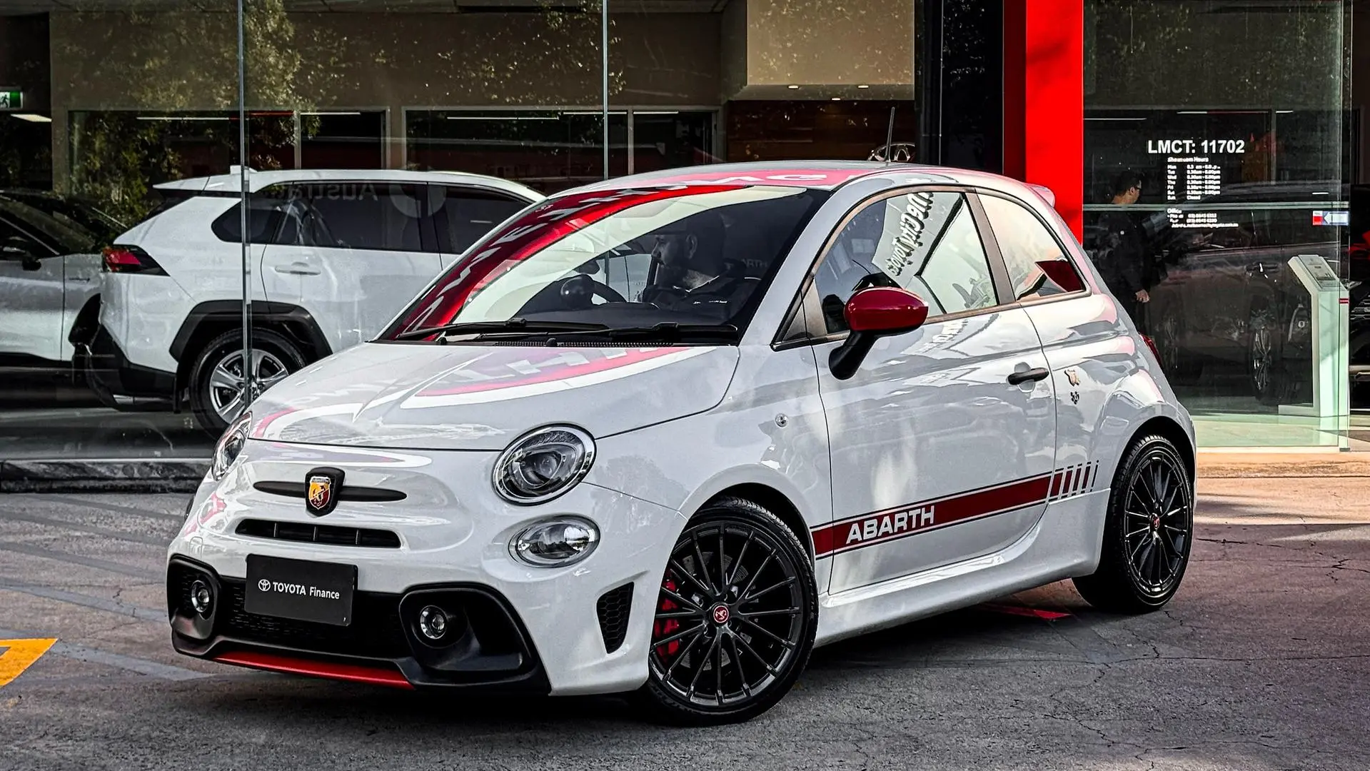 2021 Abarth 595 Image 9