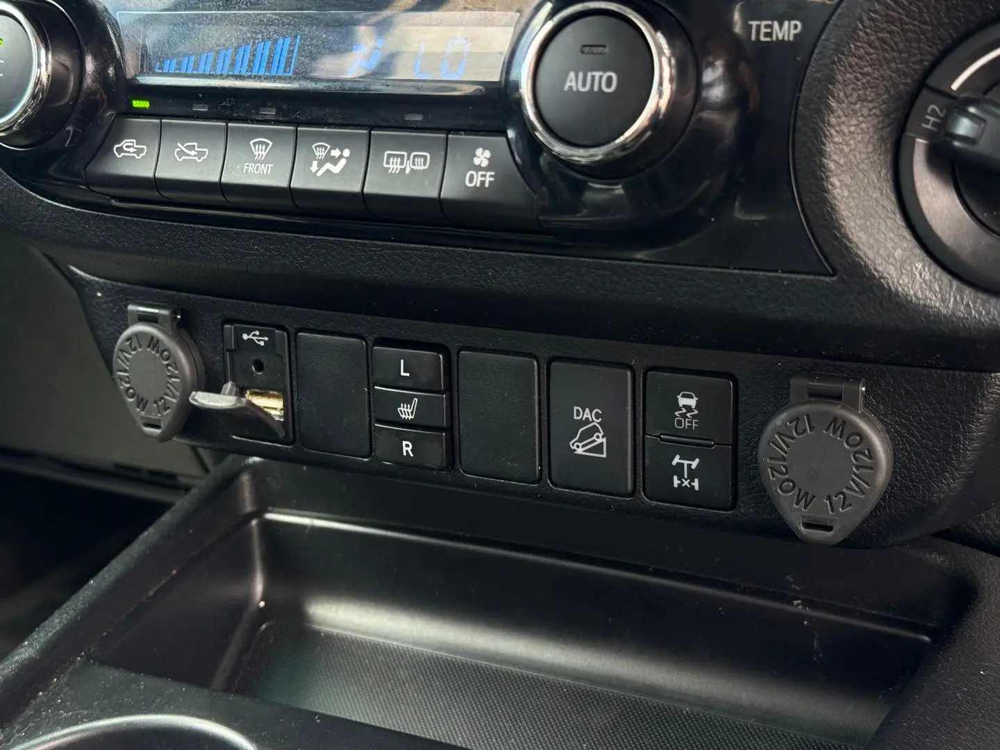 2020 Toyota Hilux Gallery Image 16