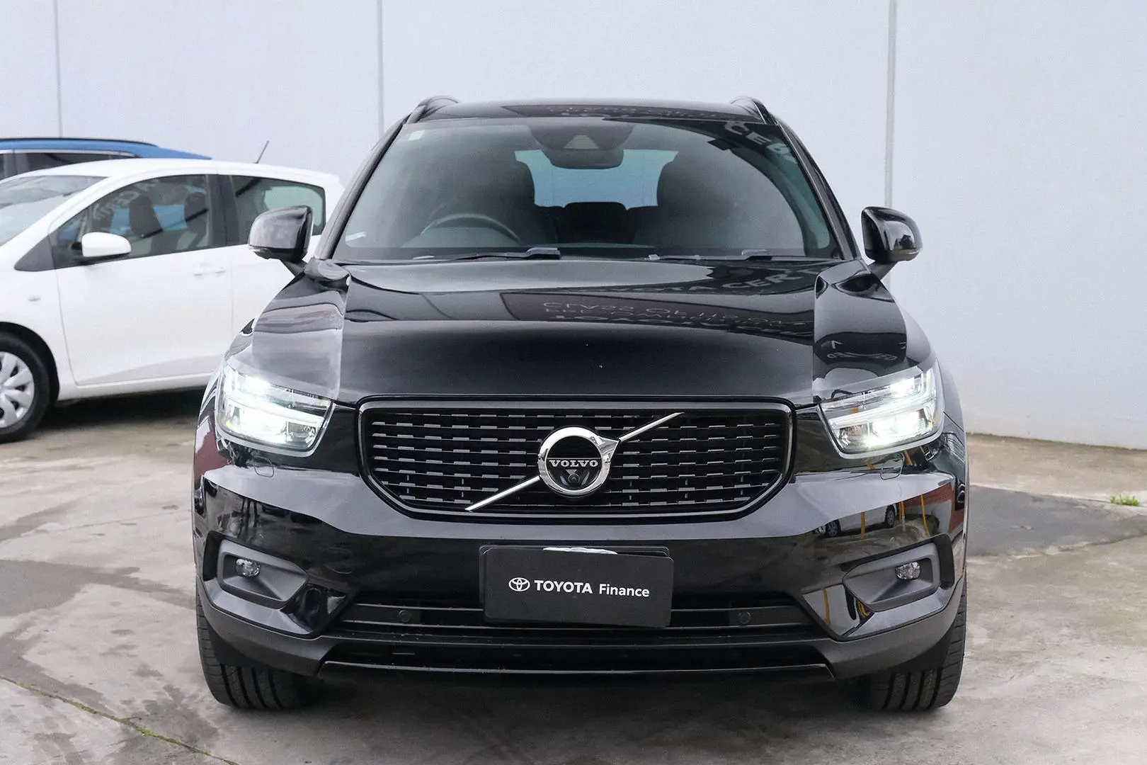 2020 Volvo XC40 Gallery Image 3