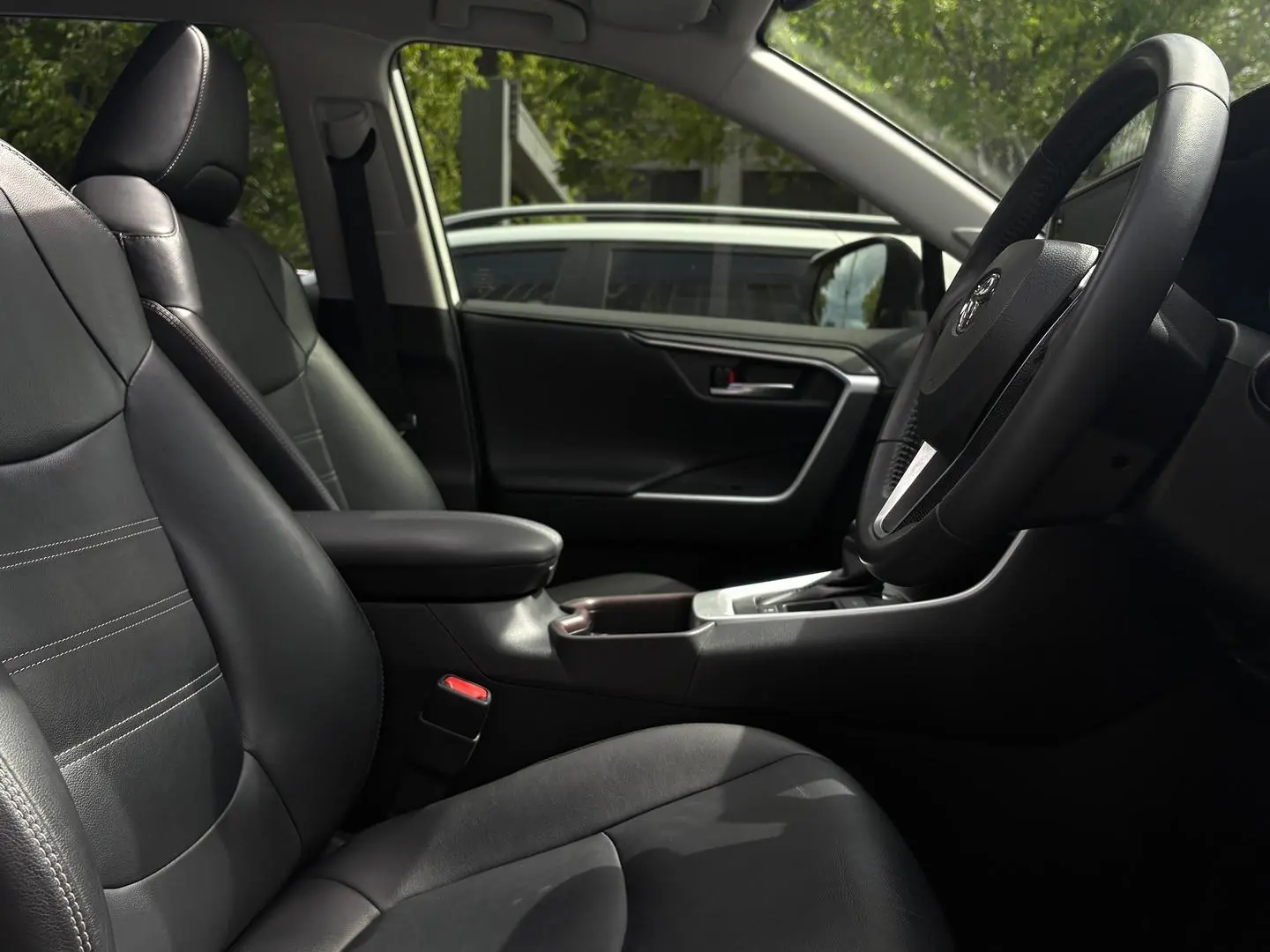 2019 Toyota RAV4 Gallery Image 12