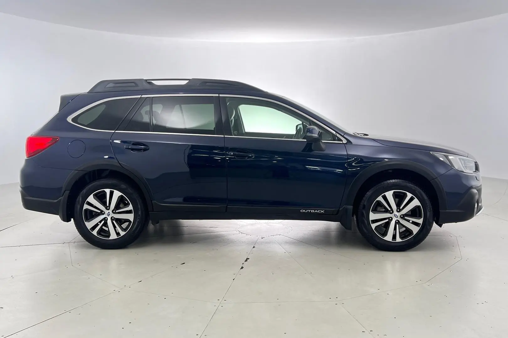 2018 Subaru Outback Gallery Image 3