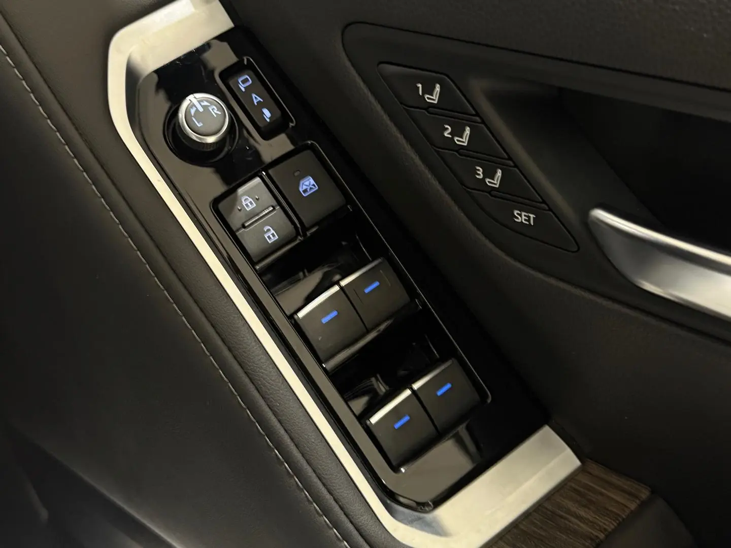2022 Toyota Landcruiser Gallery Image 19