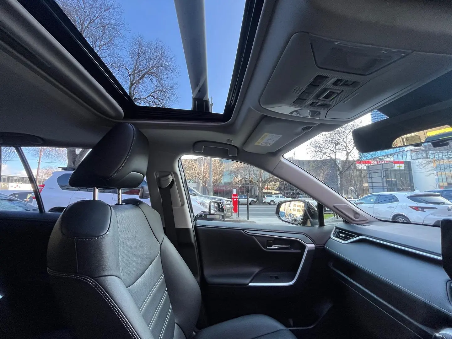 2024 Toyota RAV4 Gallery Image 24