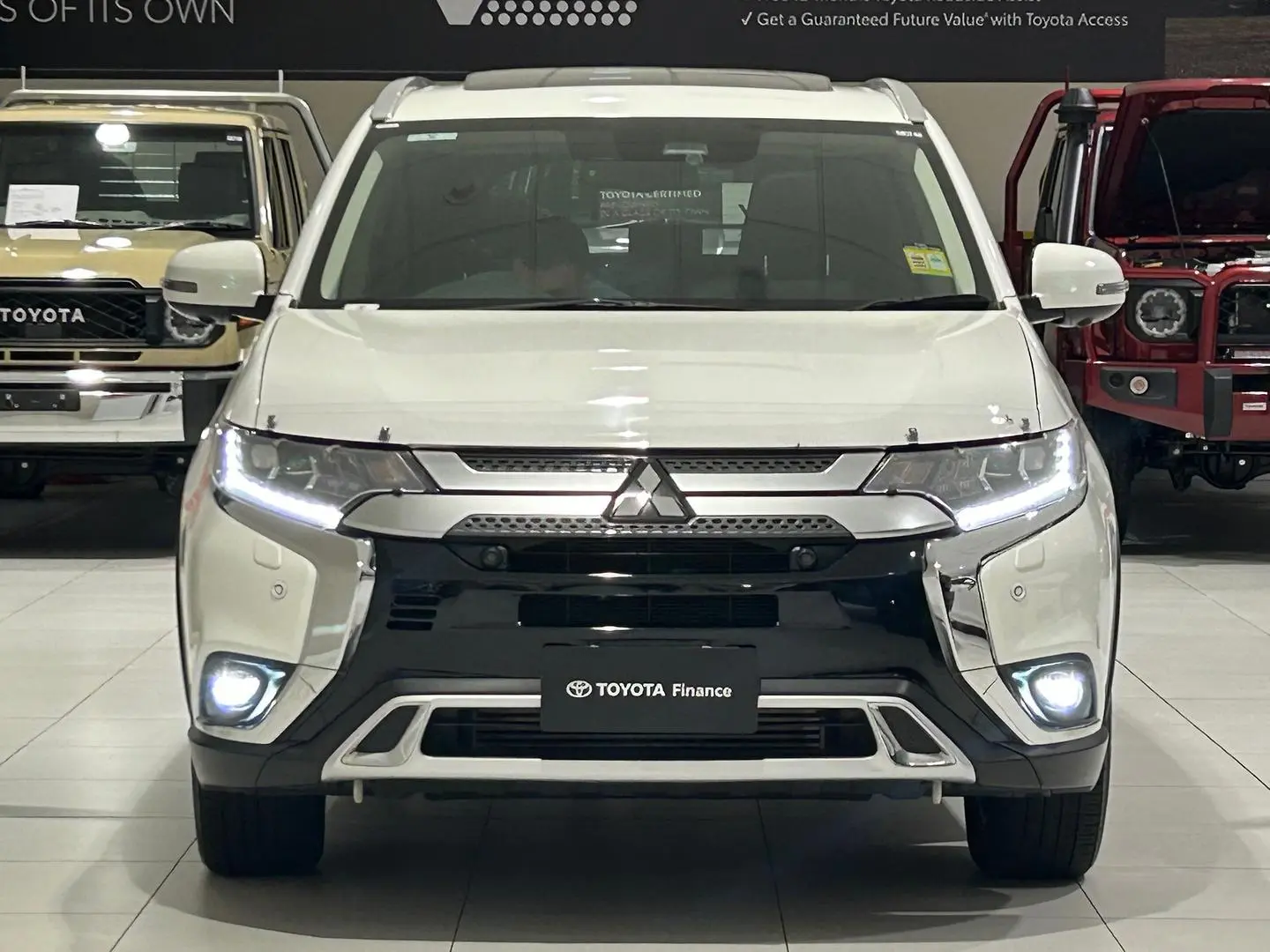 2021 Mitsubishi Outlander Gallery Image 4