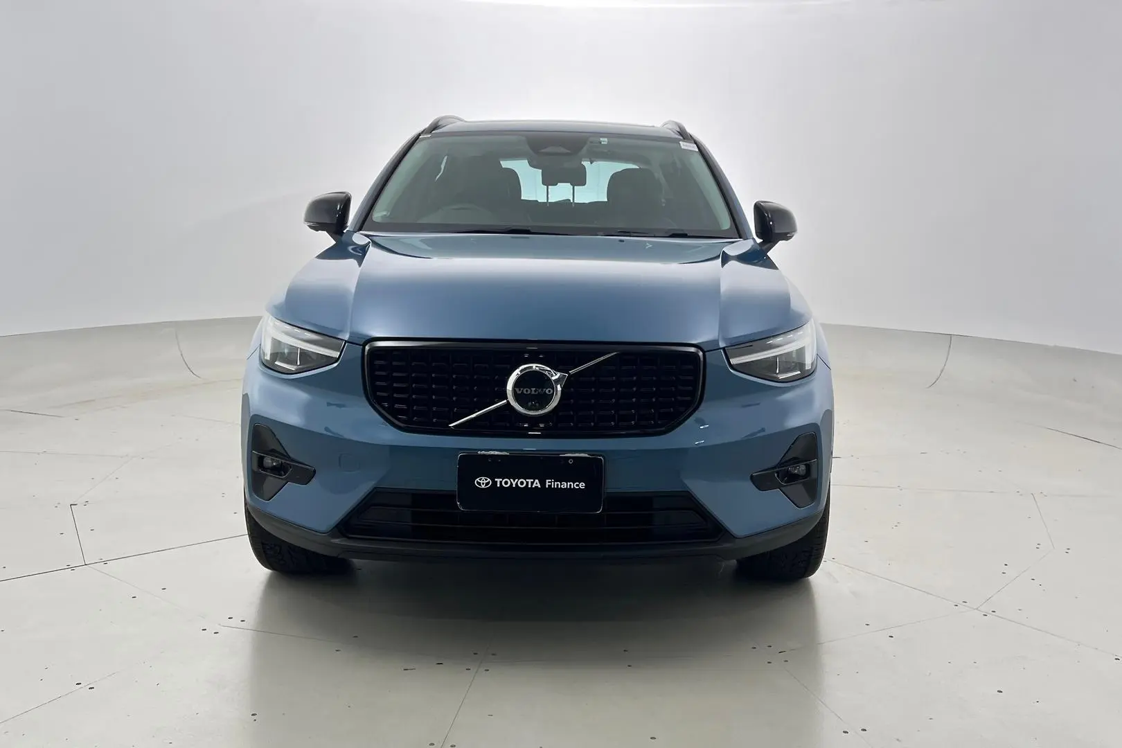 2022 Volvo XC40 Gallery Image 6