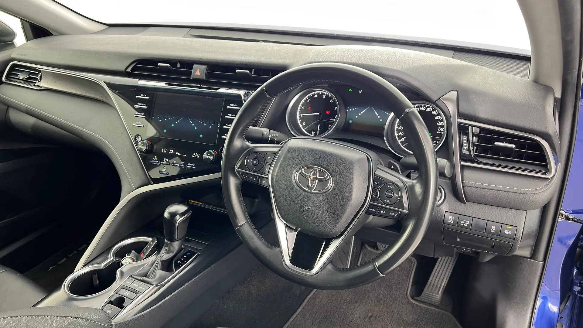 2019 Toyota Camry Gallery Image 2