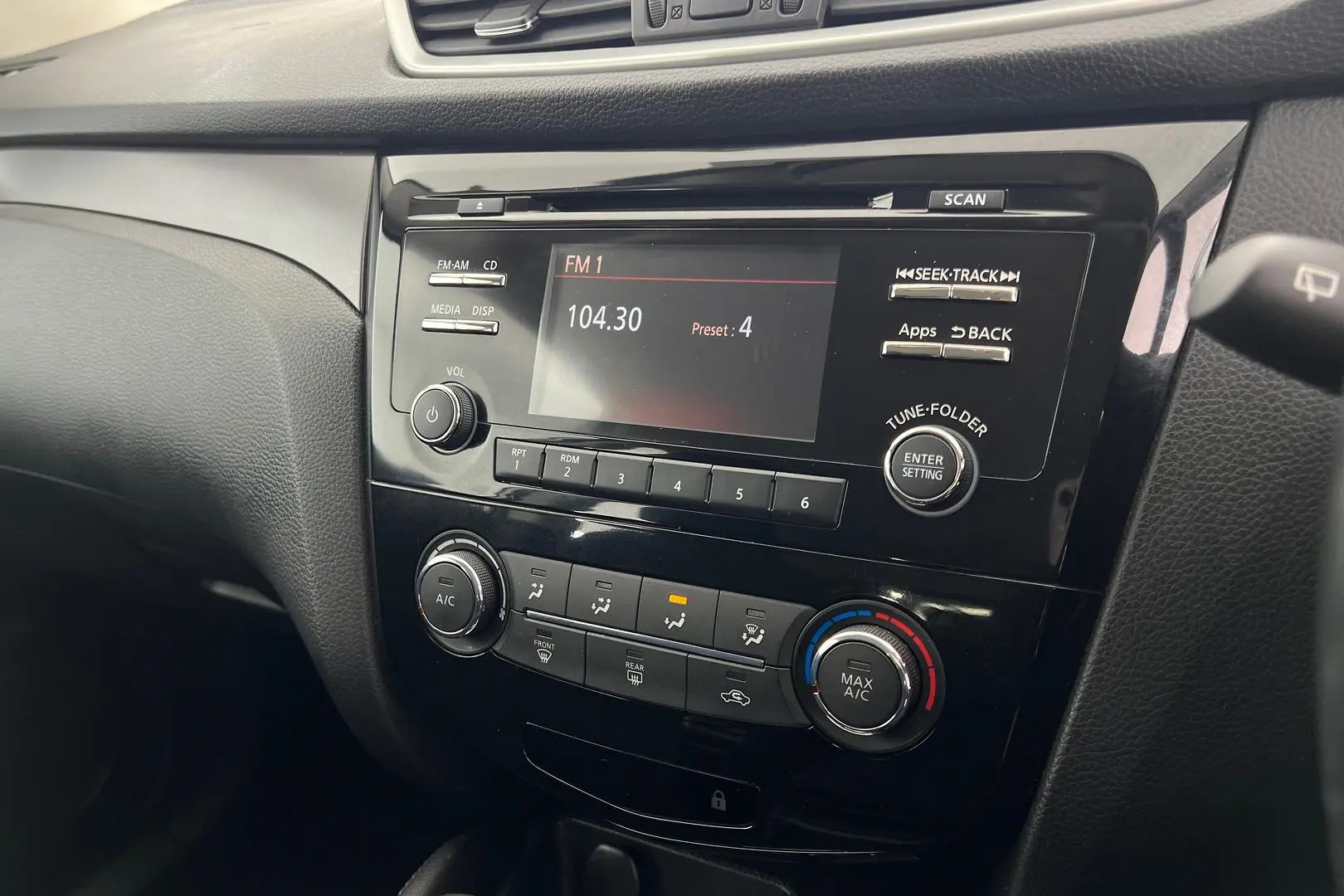 2015 Nissan QASHQAI Gallery Image 14