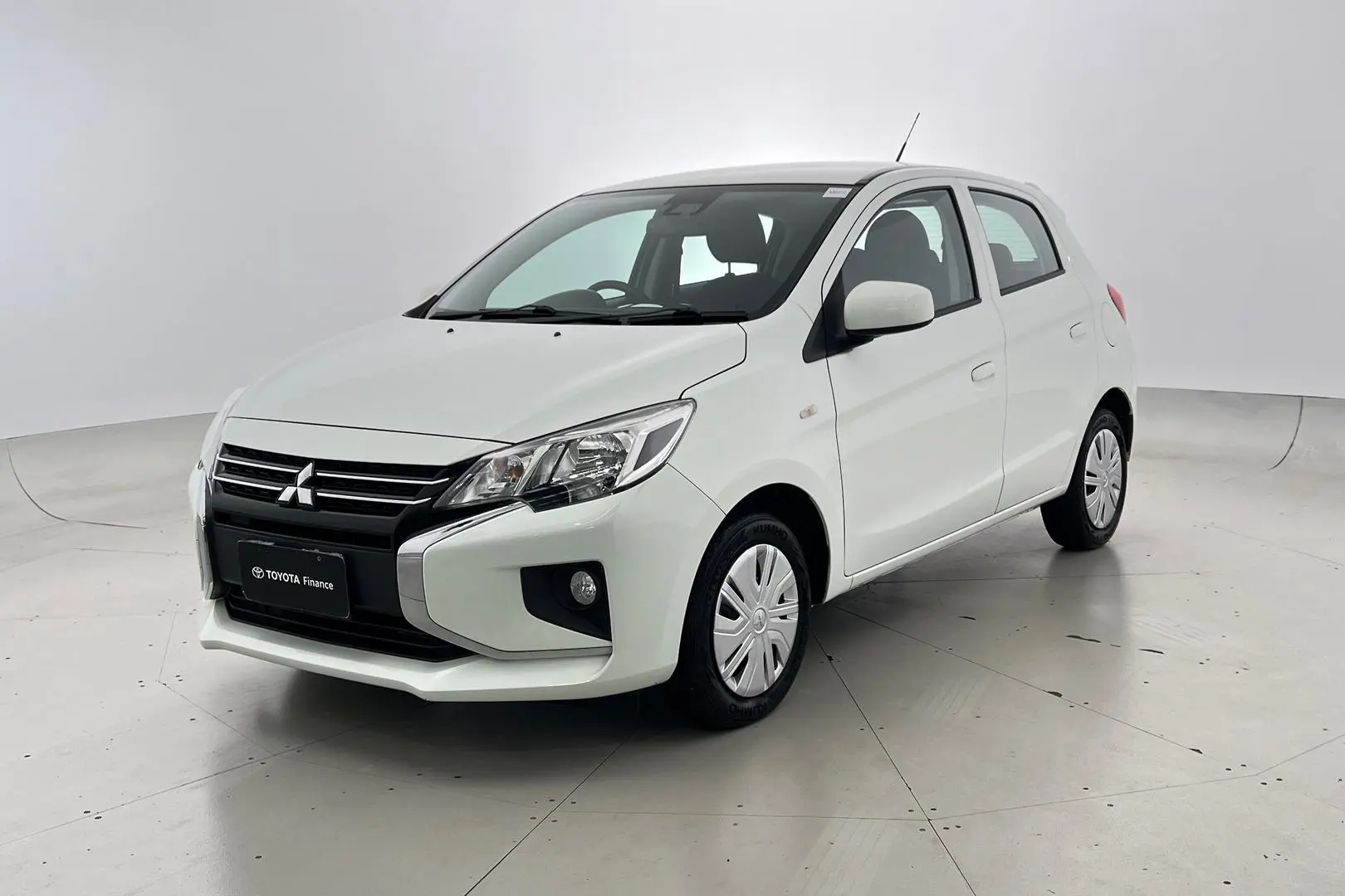 2020 Mitsubishi Mirage Gallery Image 2