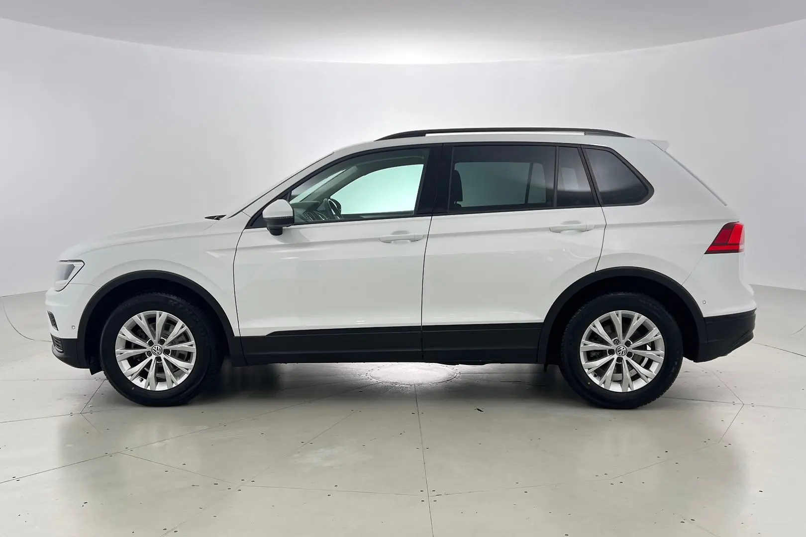 2019 Volkswagen Tiguan Gallery Image 8
