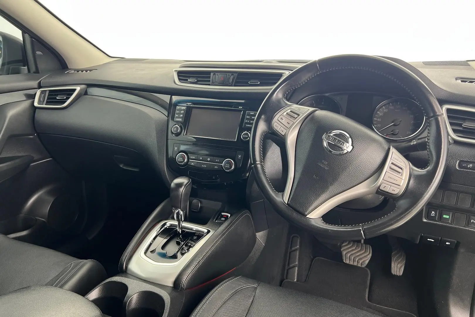 2015 Nissan QASHQAI Gallery Image 12