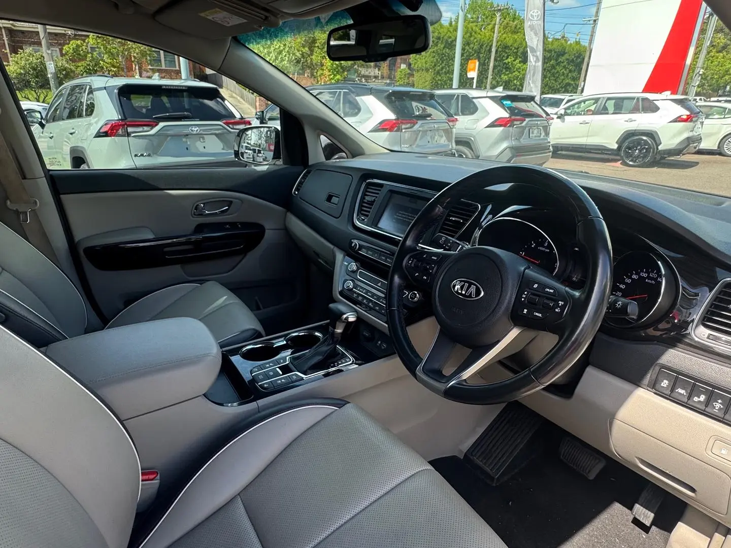2019 Kia Carnival Gallery Image 13