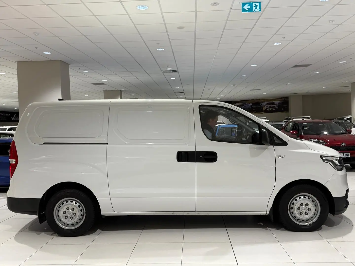 2021 Hyundai iLoad Gallery Image 2