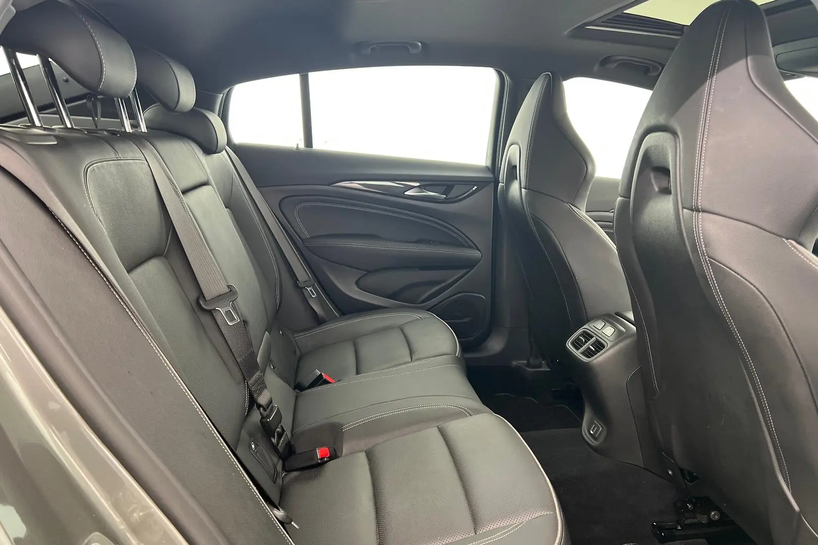 2018 Holden Commodore Gallery Image 19