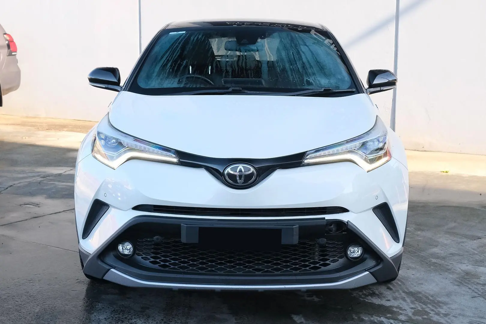 2018 Toyota C-HR Gallery Image 3
