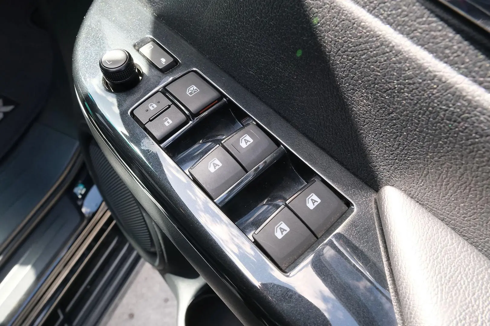 2021 Toyota Hilux Gallery Image 12