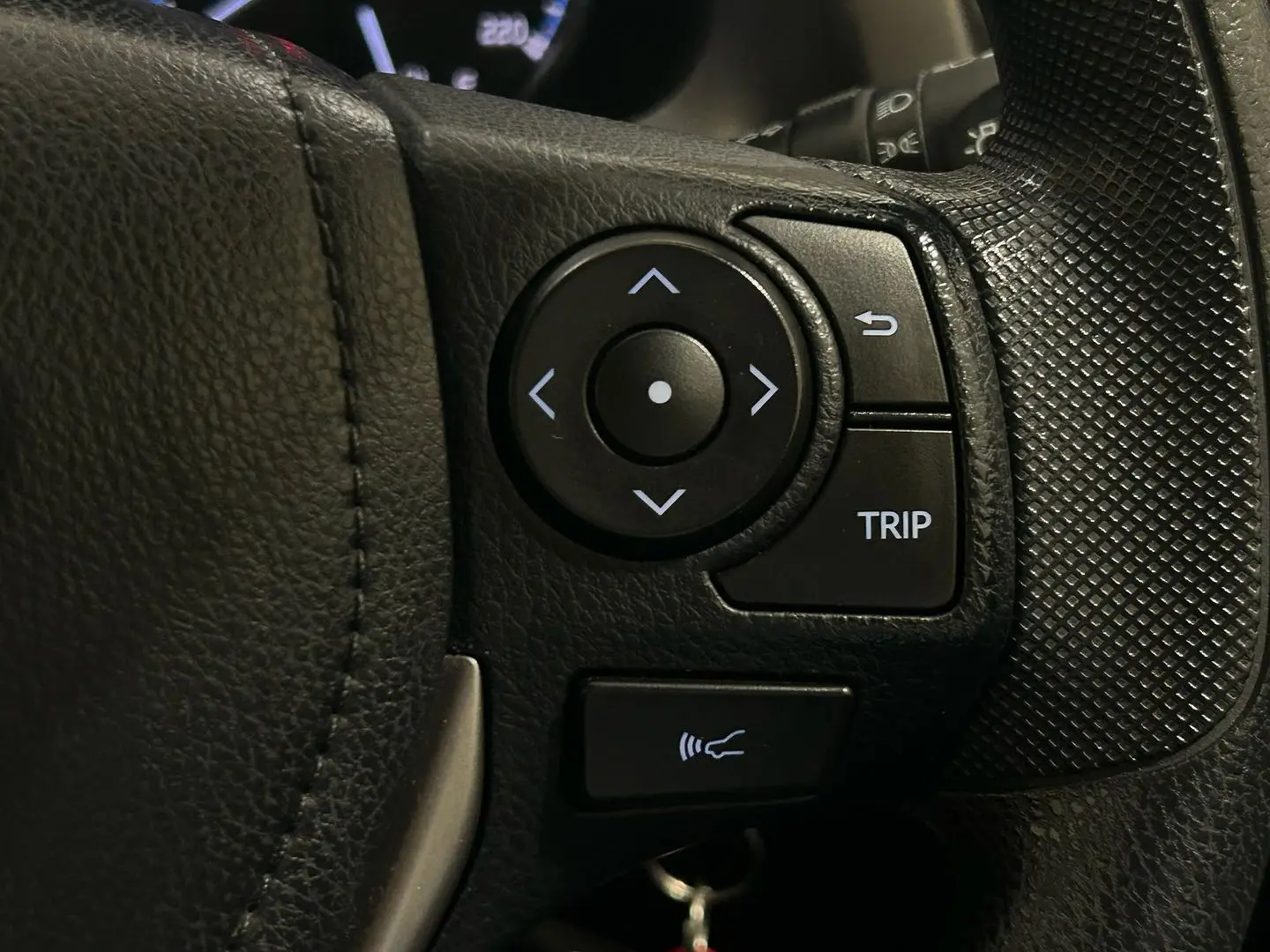 2017 Toyota RAV4 Gallery Image 18
