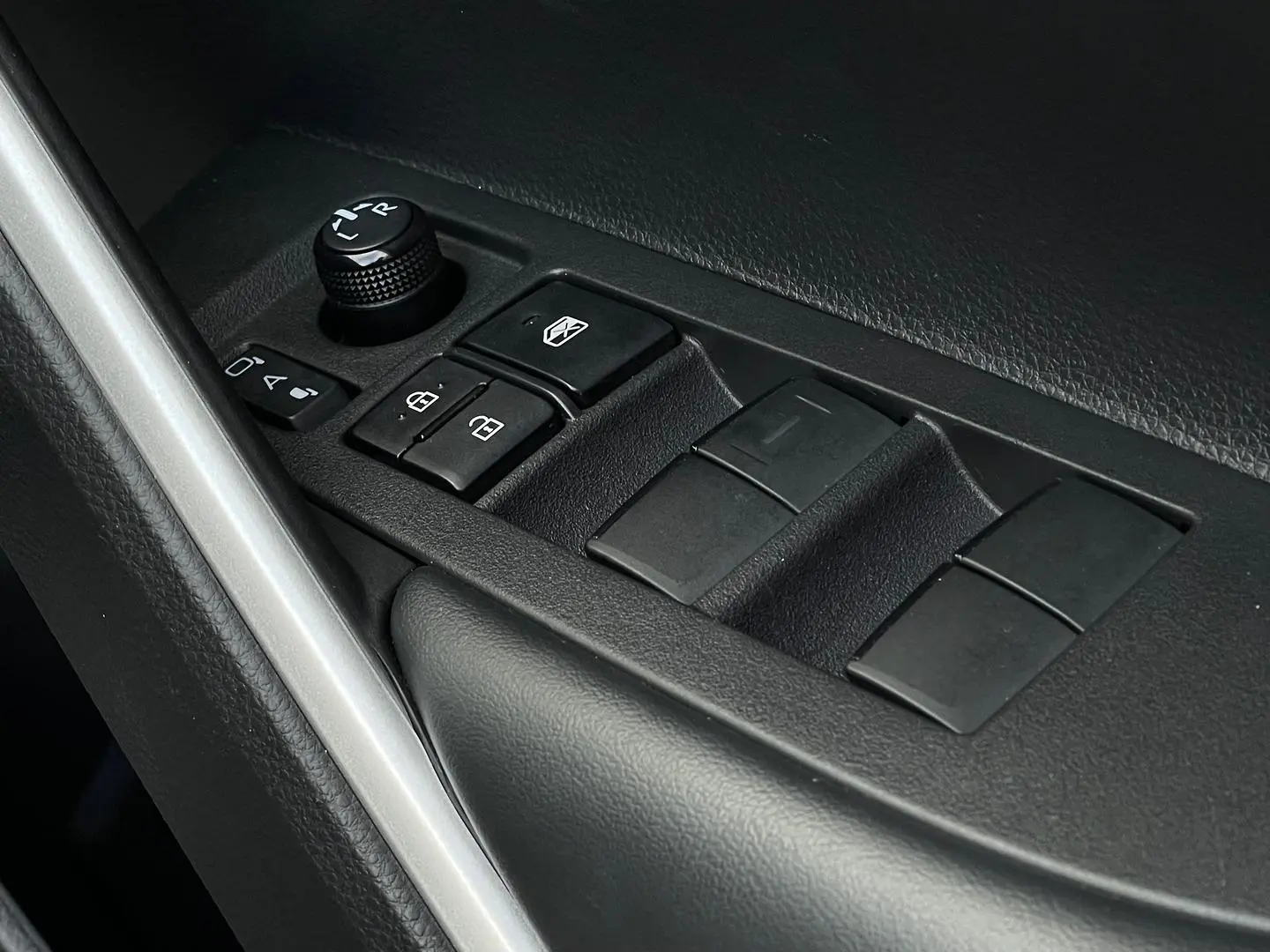 2024 Toyota Corolla Cross Gallery Image 16