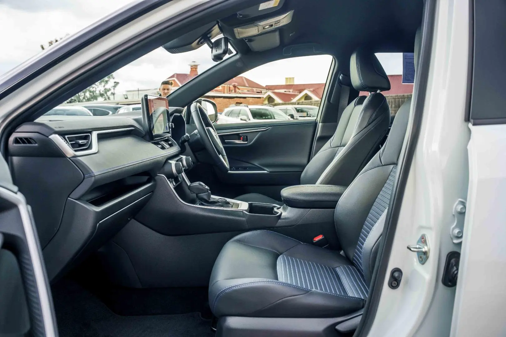 2024 Toyota RAV4 Gallery Image 9