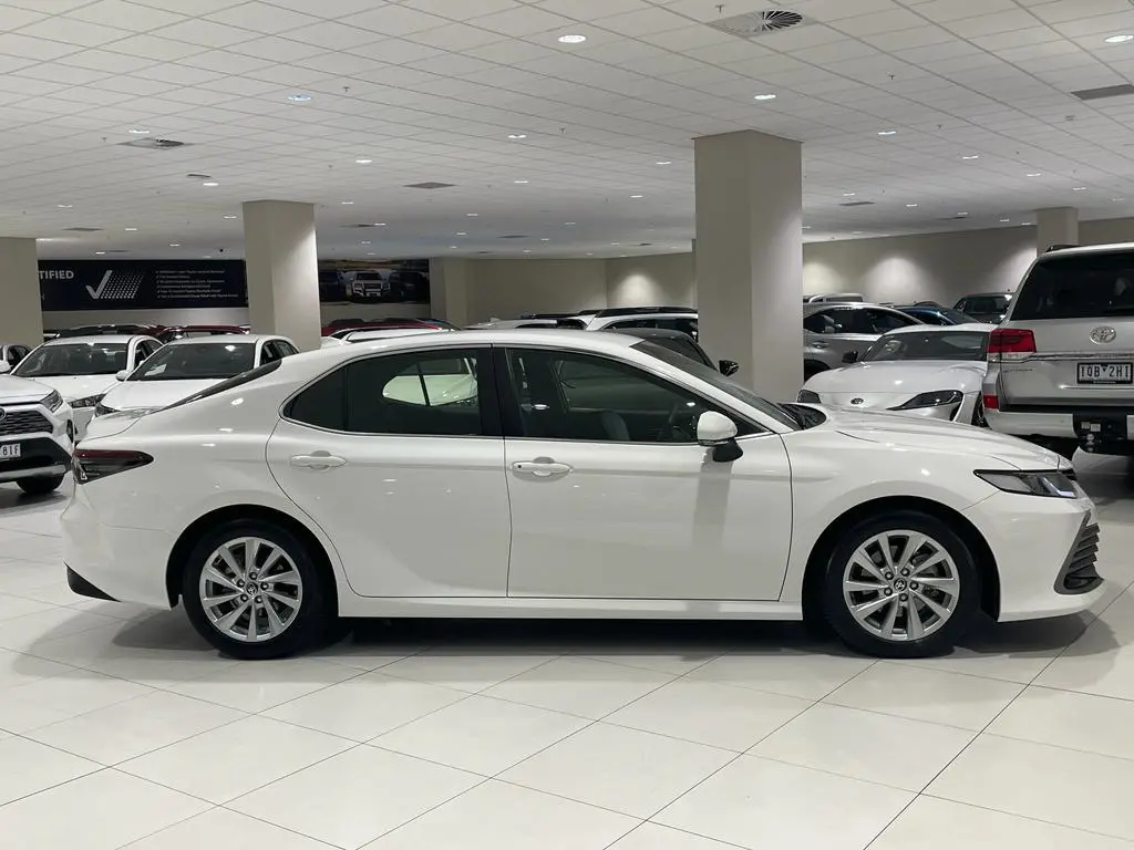 2024 Toyota Camry Gallery Image 2