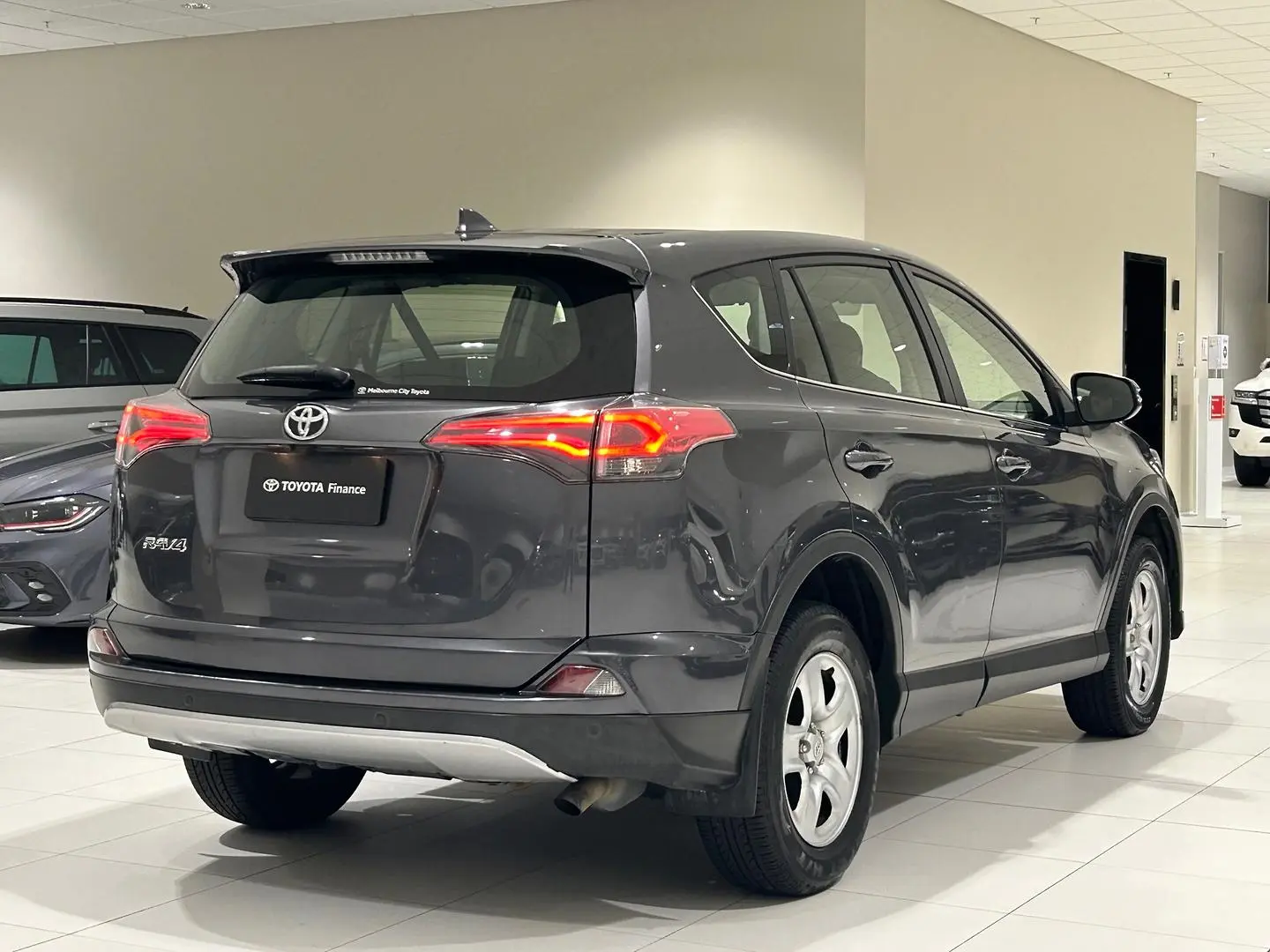 2017 Toyota RAV4 Gallery Image 10