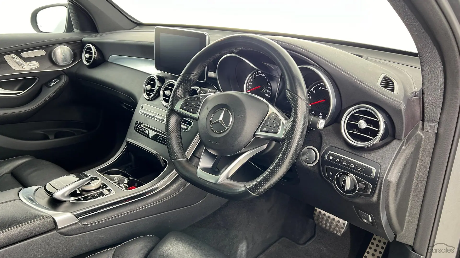 2016 Mercedes-Benz GLC-Class Image 3
