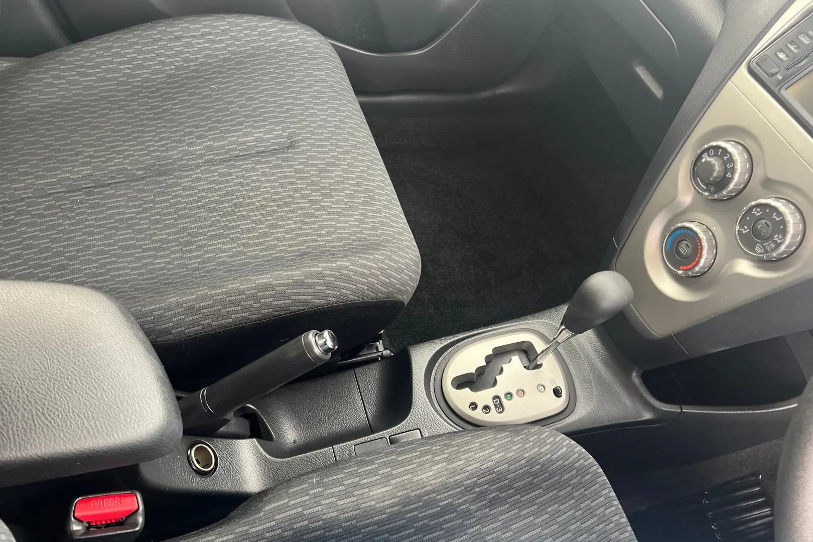 2013 Toyota Yaris Gallery Image 14