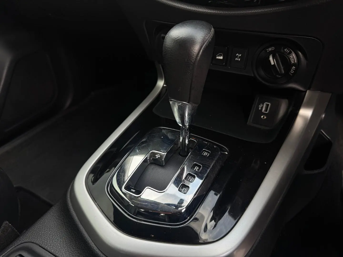 2020 Nissan Navara Gallery Image 15