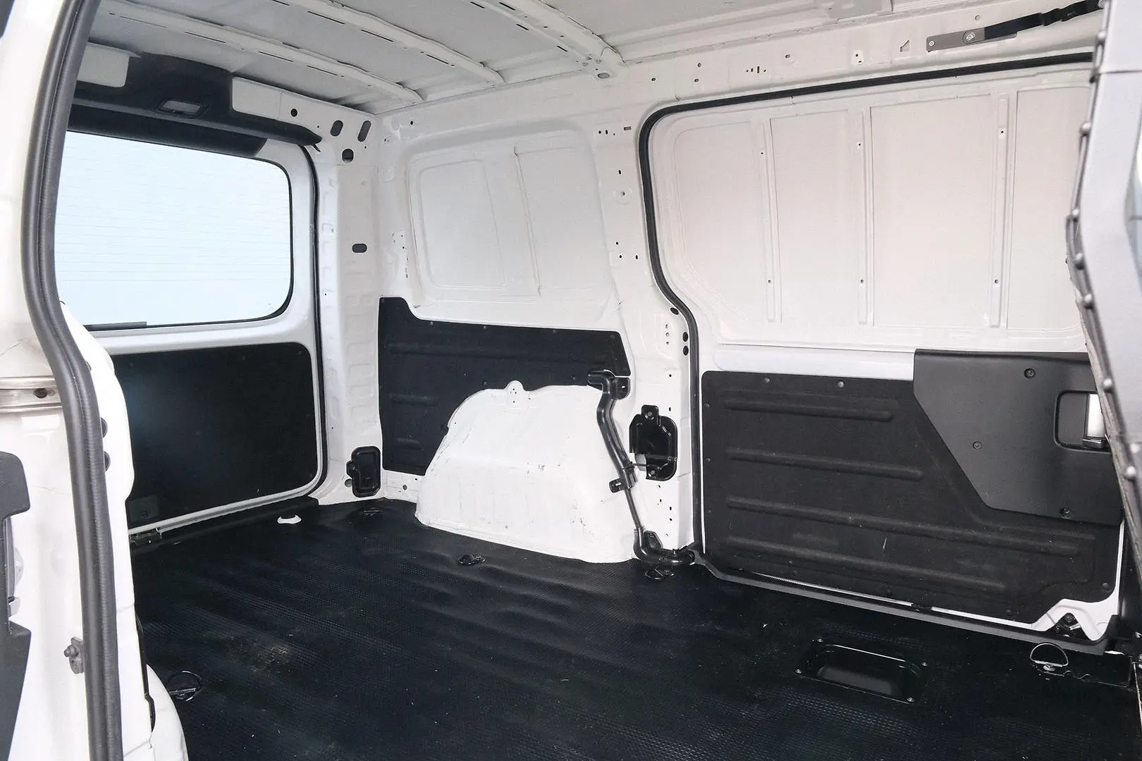 2021 Hyundai STARIA LOAD Gallery Image 13
