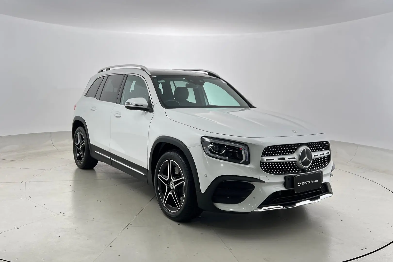 2021 Mercedes-Benz GLB-Class Gallery Image 1