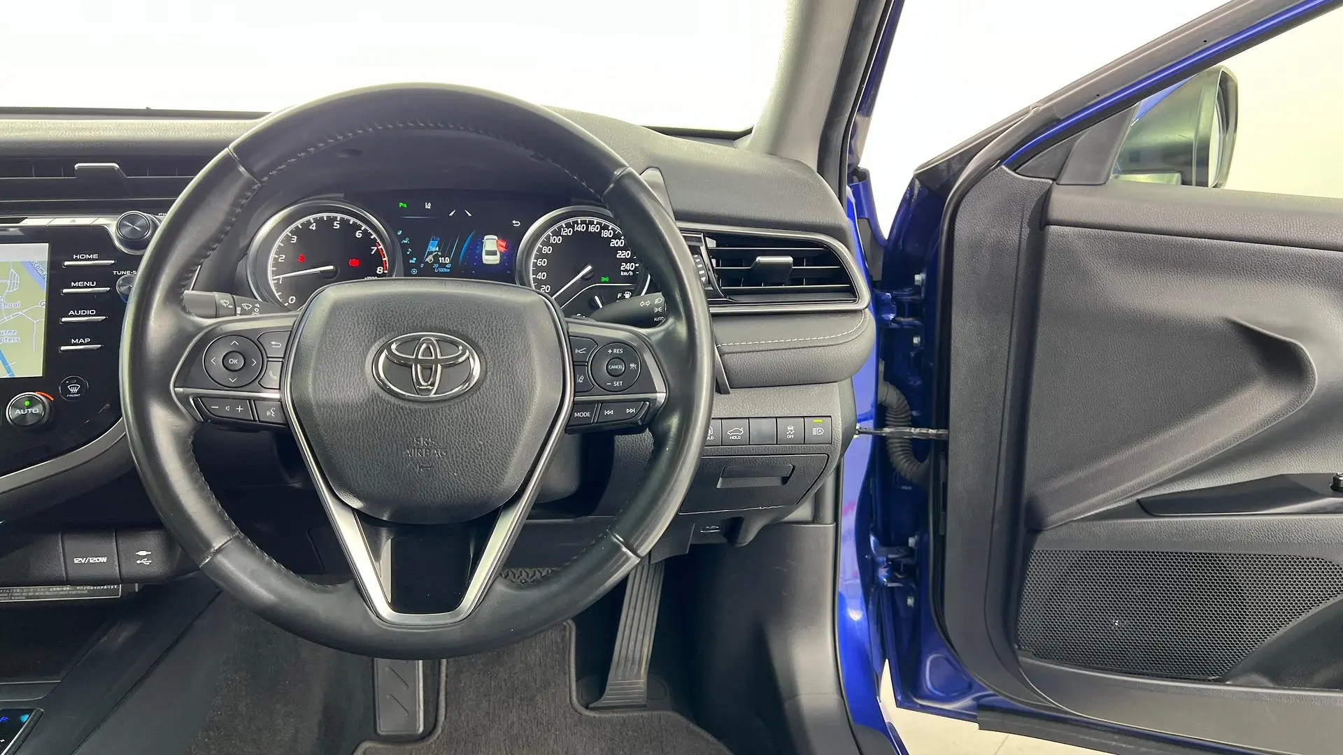 2019 Toyota Camry Gallery Image 16