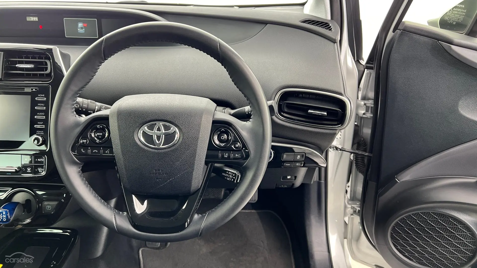 2020 Toyota Prius Image 12