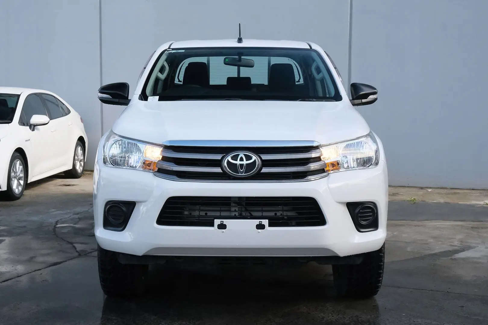 2017 Toyota Hilux Gallery Image 3