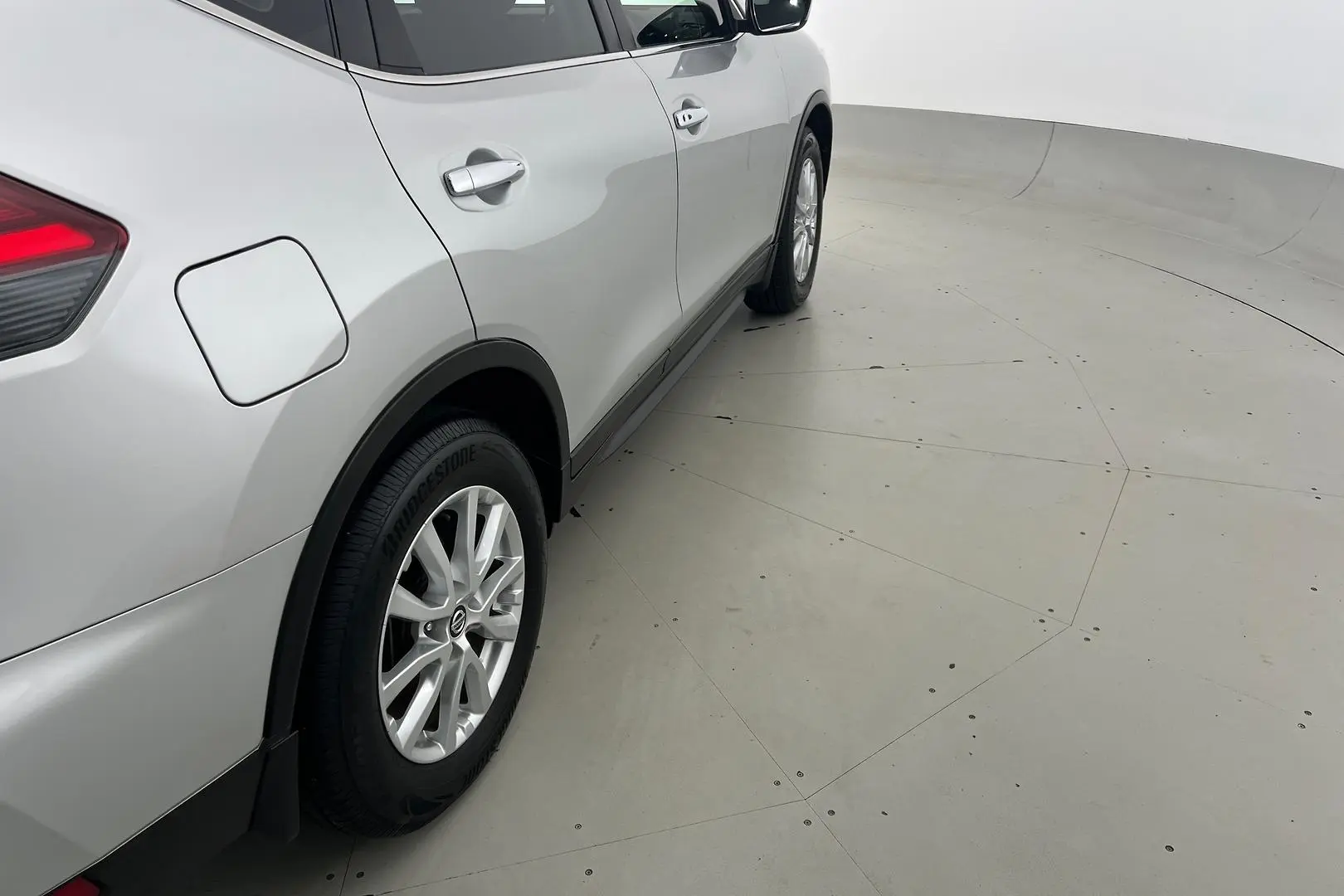 2017 Nissan X-TRAIL Gallery Image 9