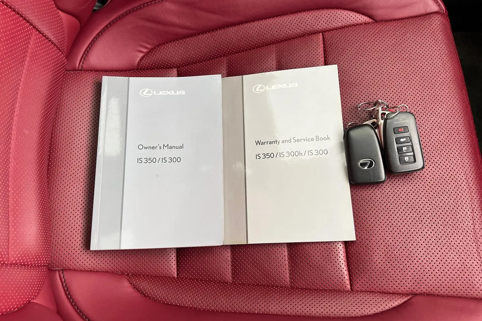 2019 Lexus IS Gallery Image 21