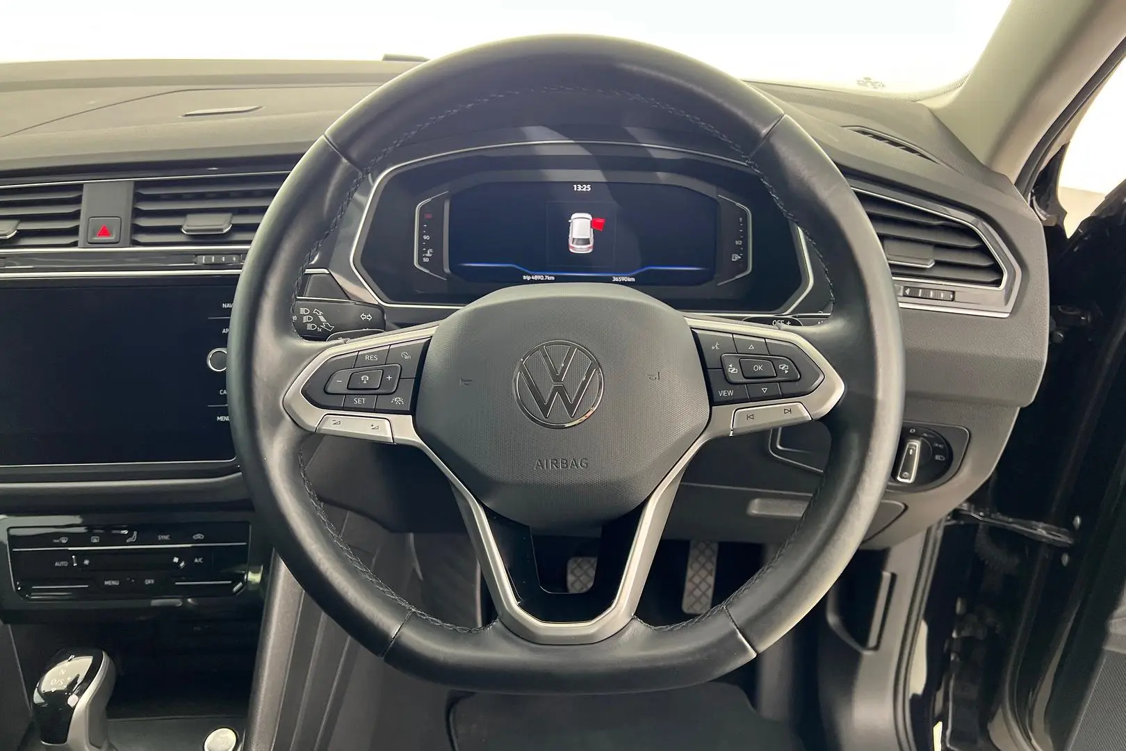 2021 Volkswagen Tiguan Gallery Image 15