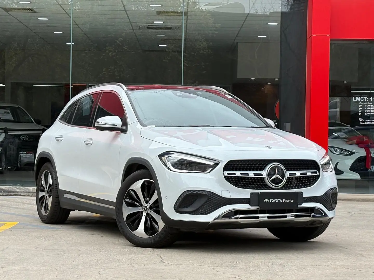 2021 Mercedes-Benz GLA-Class Gallery Image 1