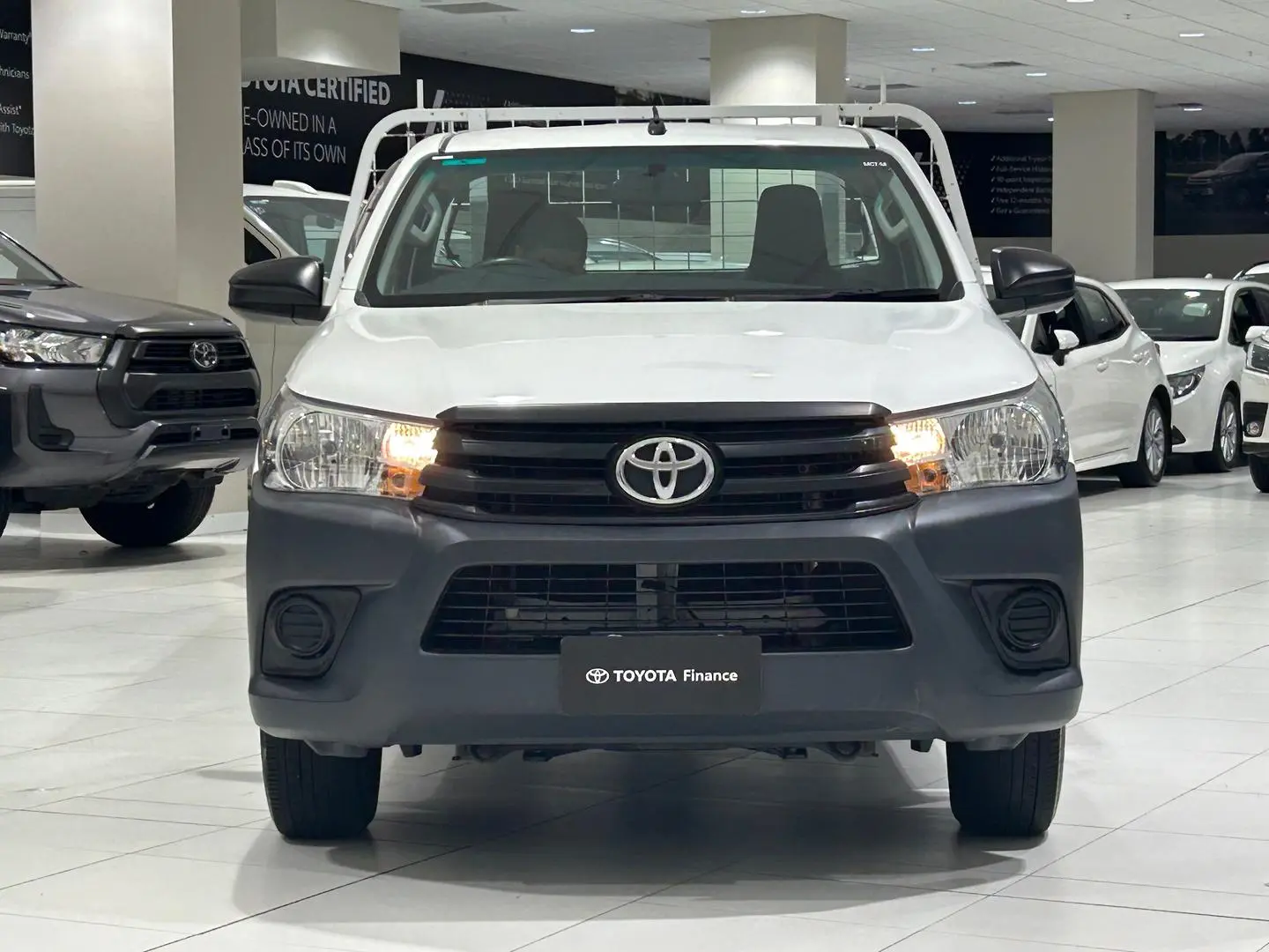 2016 Toyota Hilux Gallery Image 4