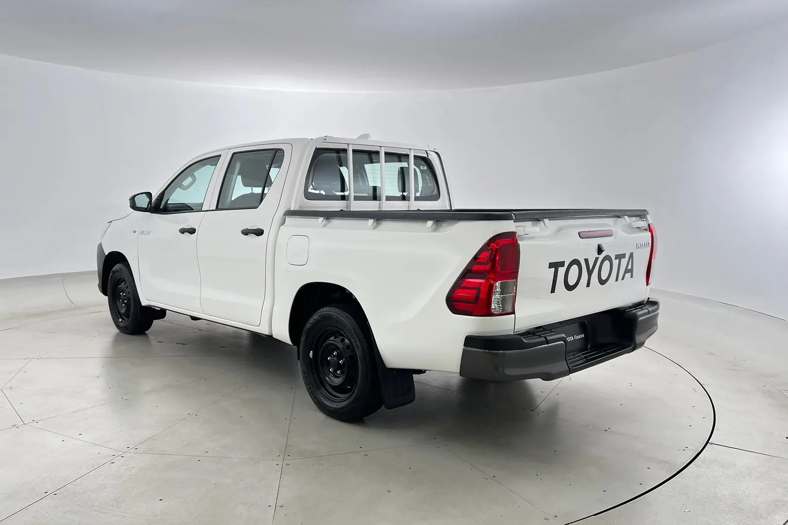 2022 Toyota Hilux Gallery Image 9