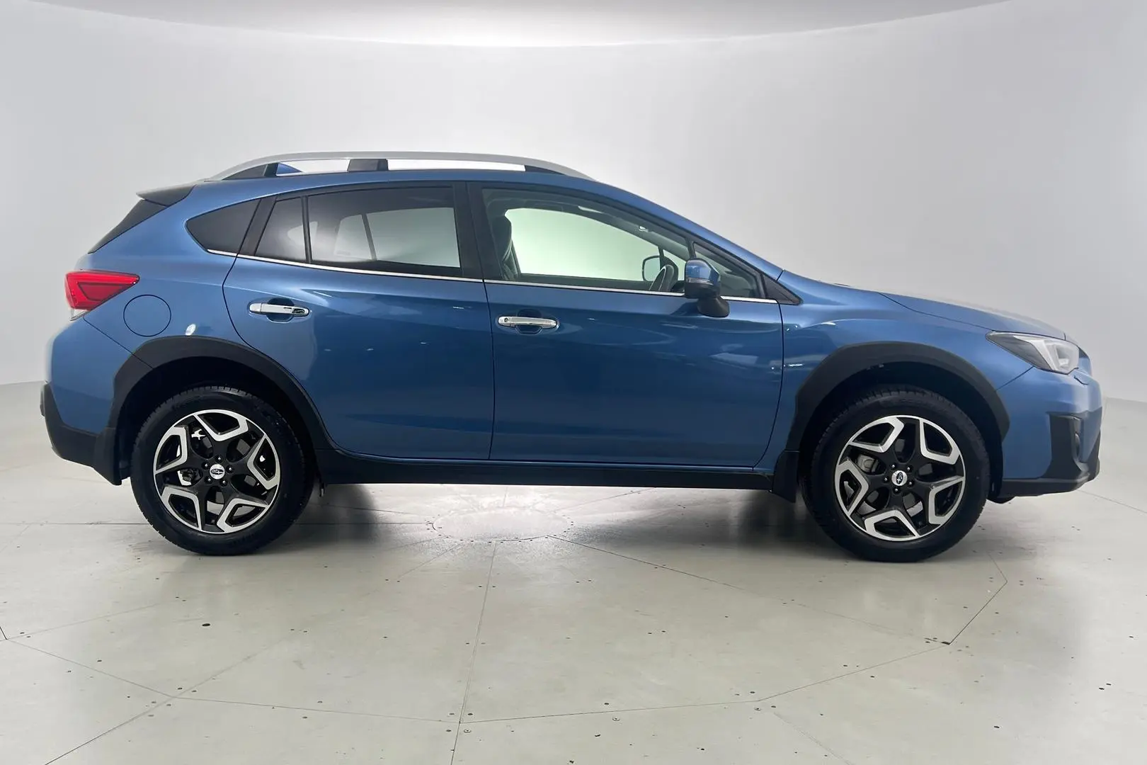 2017 Subaru XV Gallery Image 3