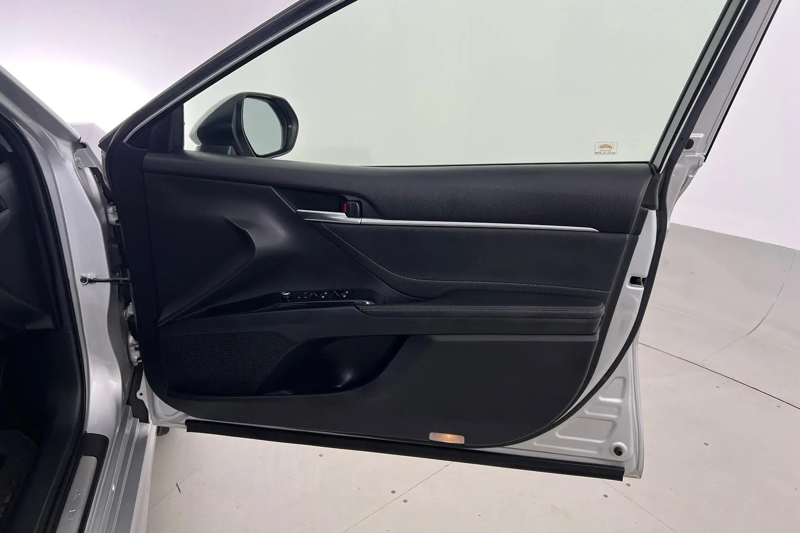 2018 Toyota Camry Gallery Image 16