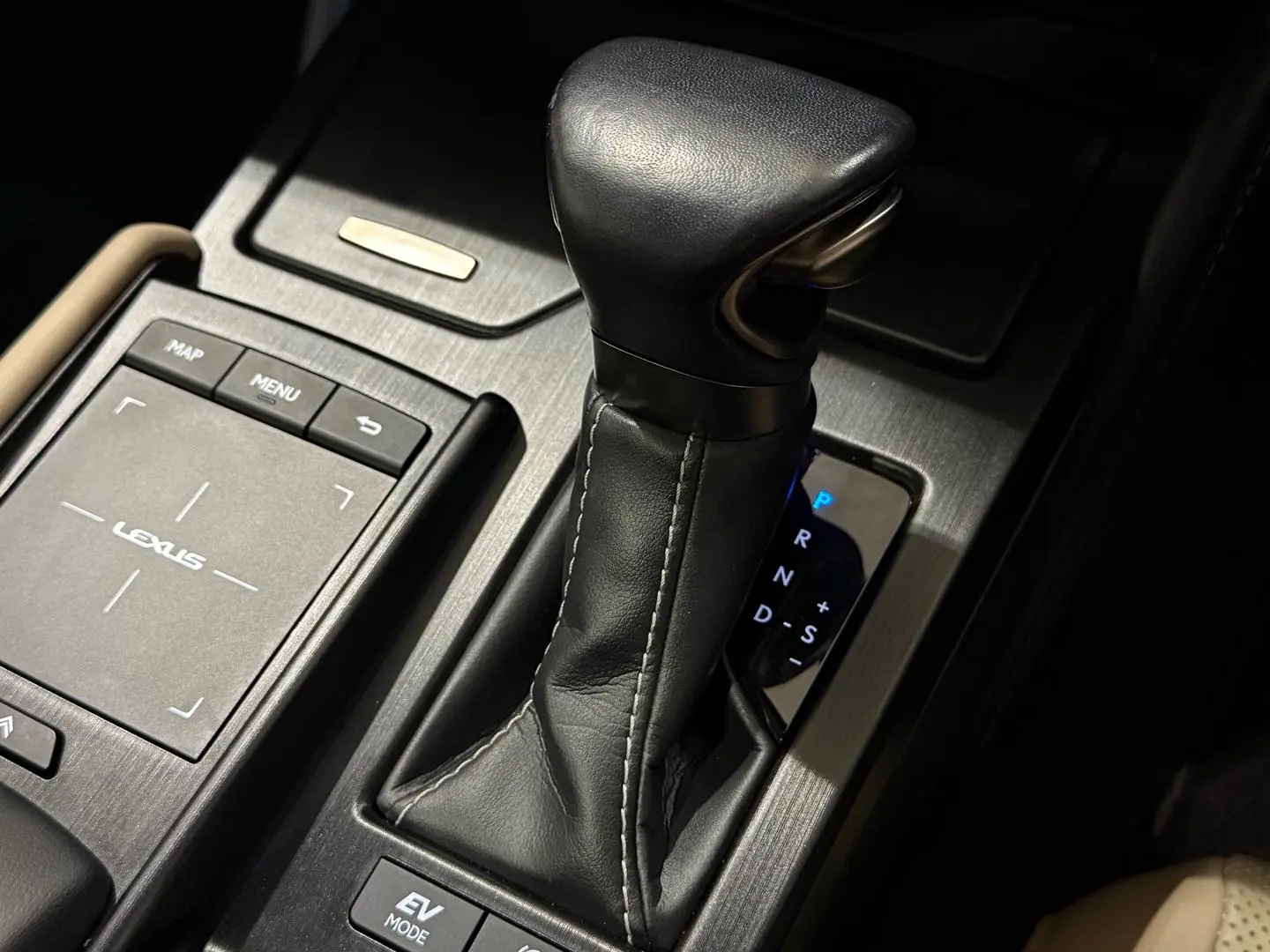 2020 Lexus ES Gallery Image 20
