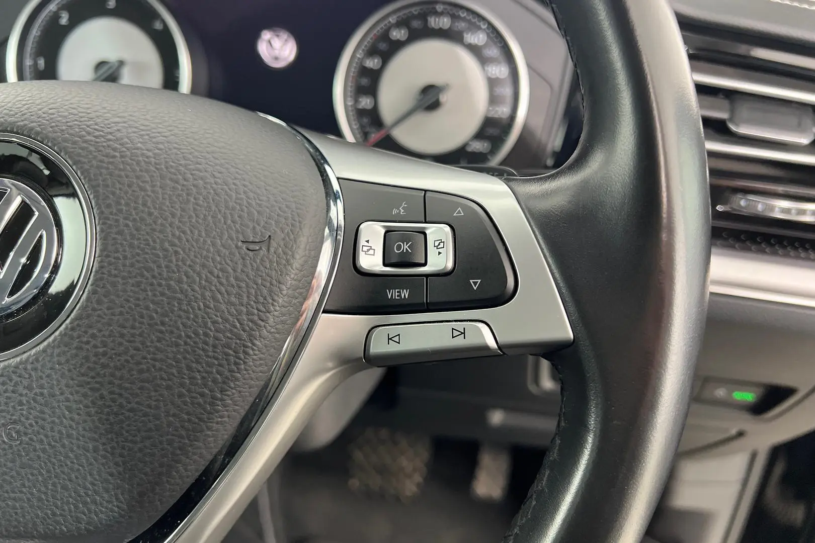 2020 Volkswagen Touareg Gallery Image 19
