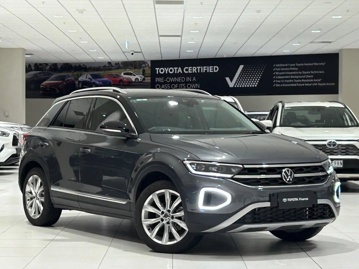 2024 Volkswagen T-Roc Gallery Image 1
