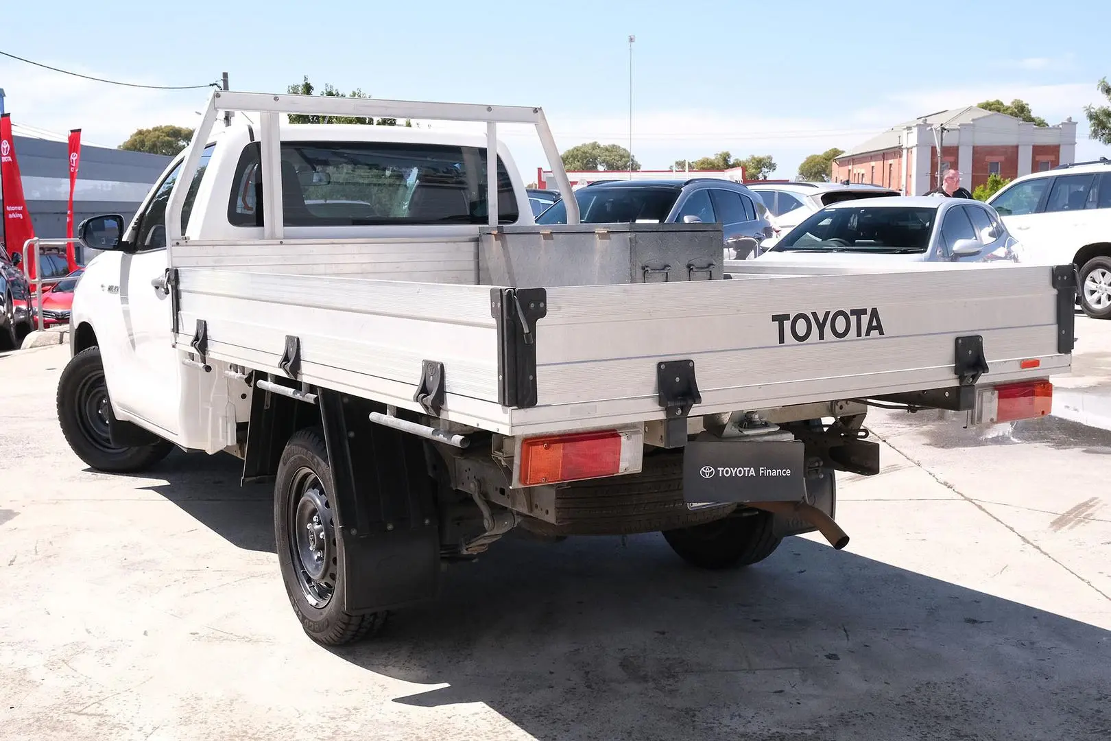 2017 Toyota Hilux Gallery Image 2